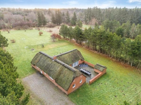 Renovated Thatched Pool House By The North Sea For 16 People,